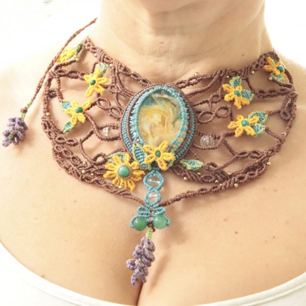 Collier Jardin Enchanté en Résine et Micro-Macramé – Image 10