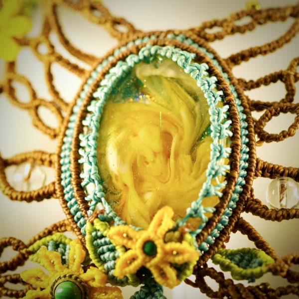 Collier Jardin Enchanté en Résine et Micro-Macramé – Image 2