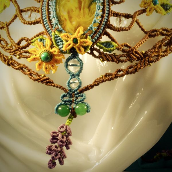 Collier Jardin Enchanté en Résine et Micro-Macramé – Image 5