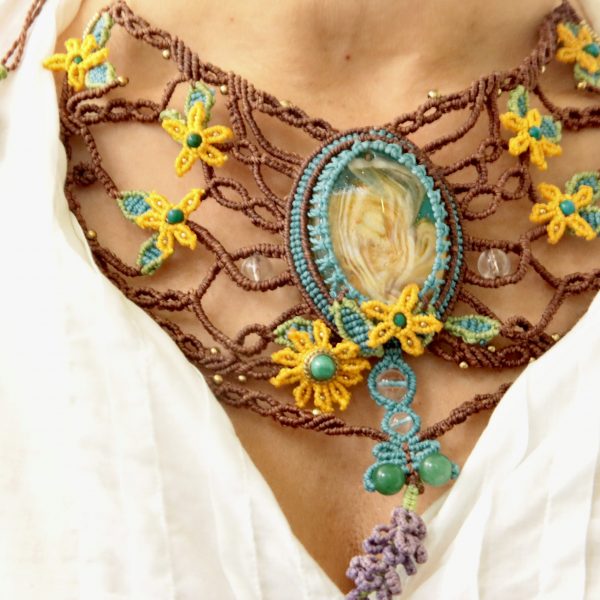 Collier Jardin Enchanté en Résine et Micro-Macramé – Image 9